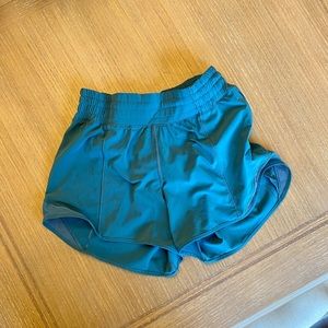 Lululemon Hotty Hot short 4 inch. Size 4.